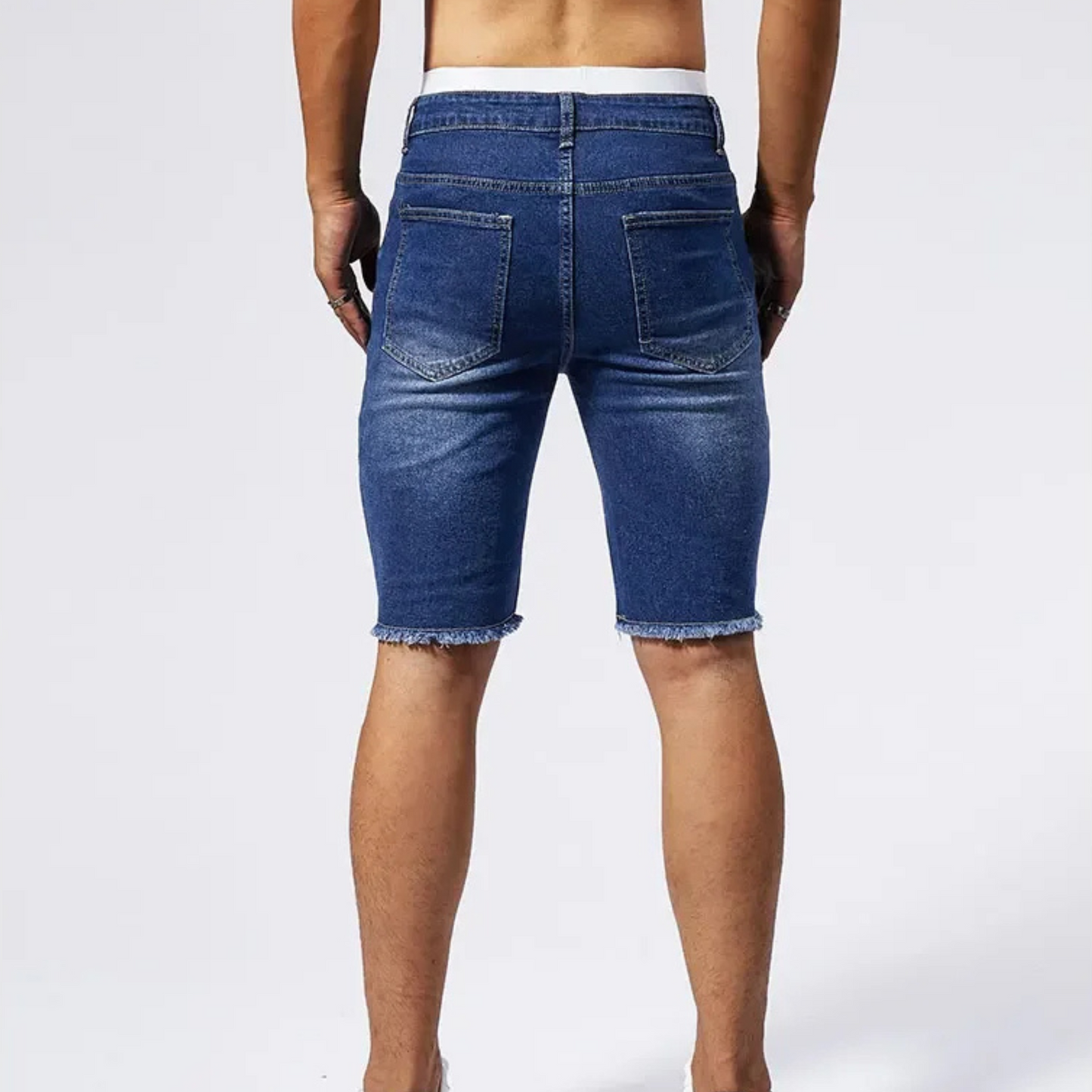 Riot – Distressed-Jeansshorts
