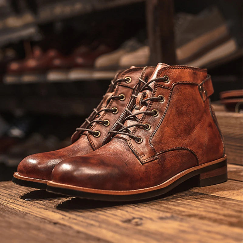 Handgefertigter Lederstiefel von Atlas