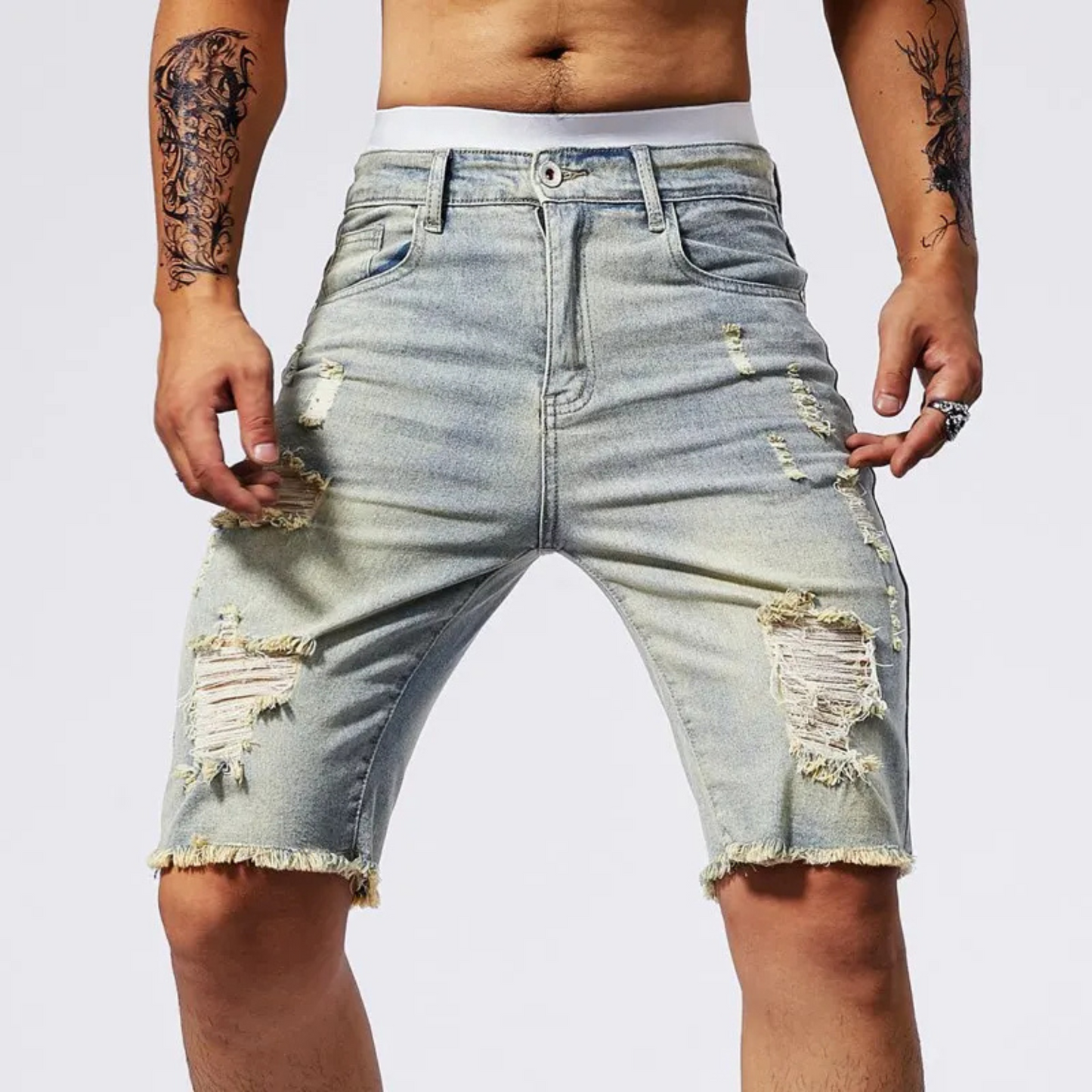 Riot – Distressed-Jeansshorts