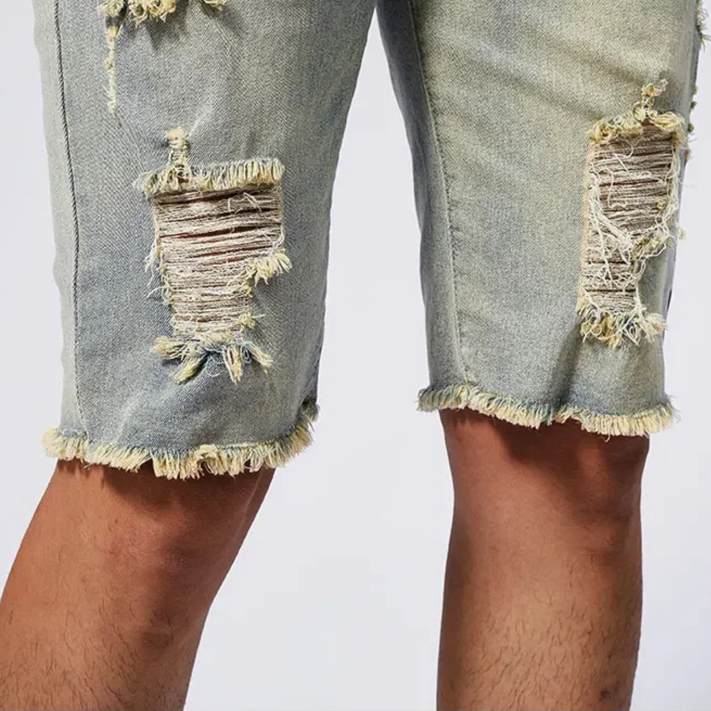 Riot – Distressed-Jeansshorts