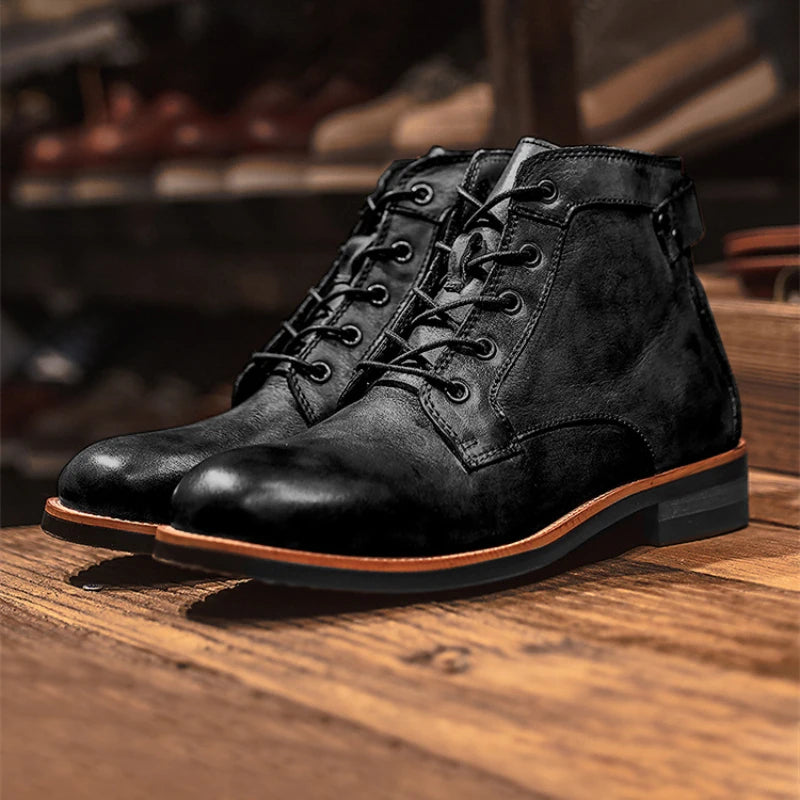 Handgefertigter Lederstiefel von Atlas