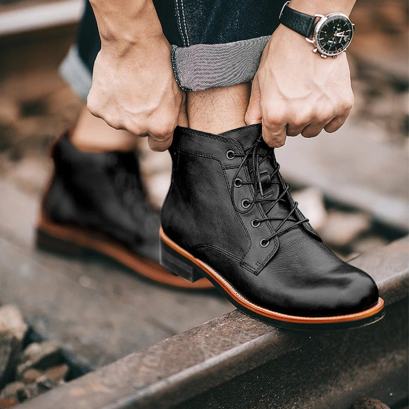 Handgefertigter Lederstiefel von Atlas
