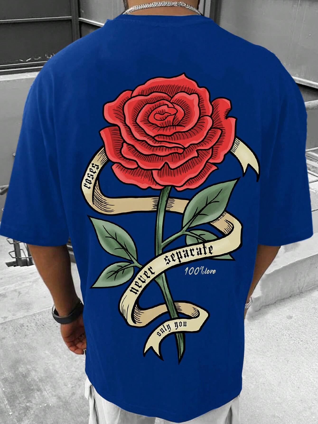T-shirt graphique « Ne jamais séparer les roses »