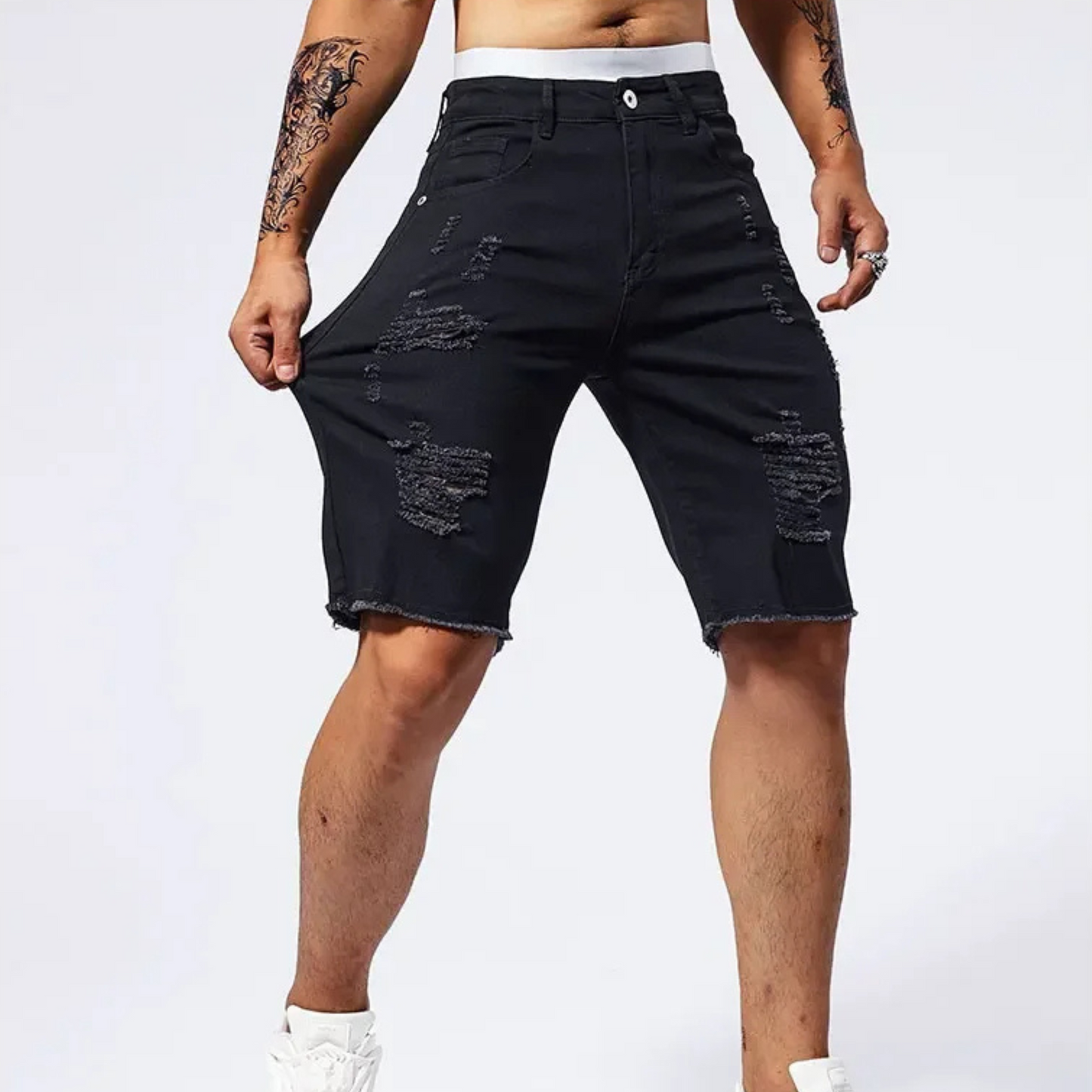 Riot – Distressed-Jeansshorts