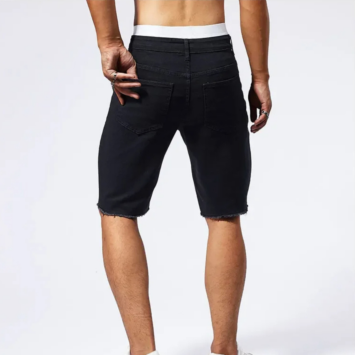 Riot – Distressed-Jeansshorts