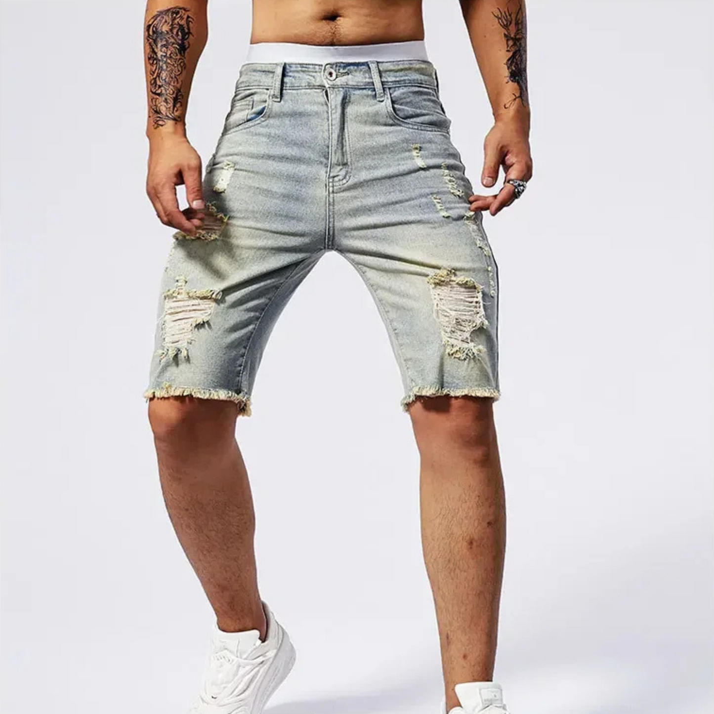 Riot – Distressed-Jeansshorts
