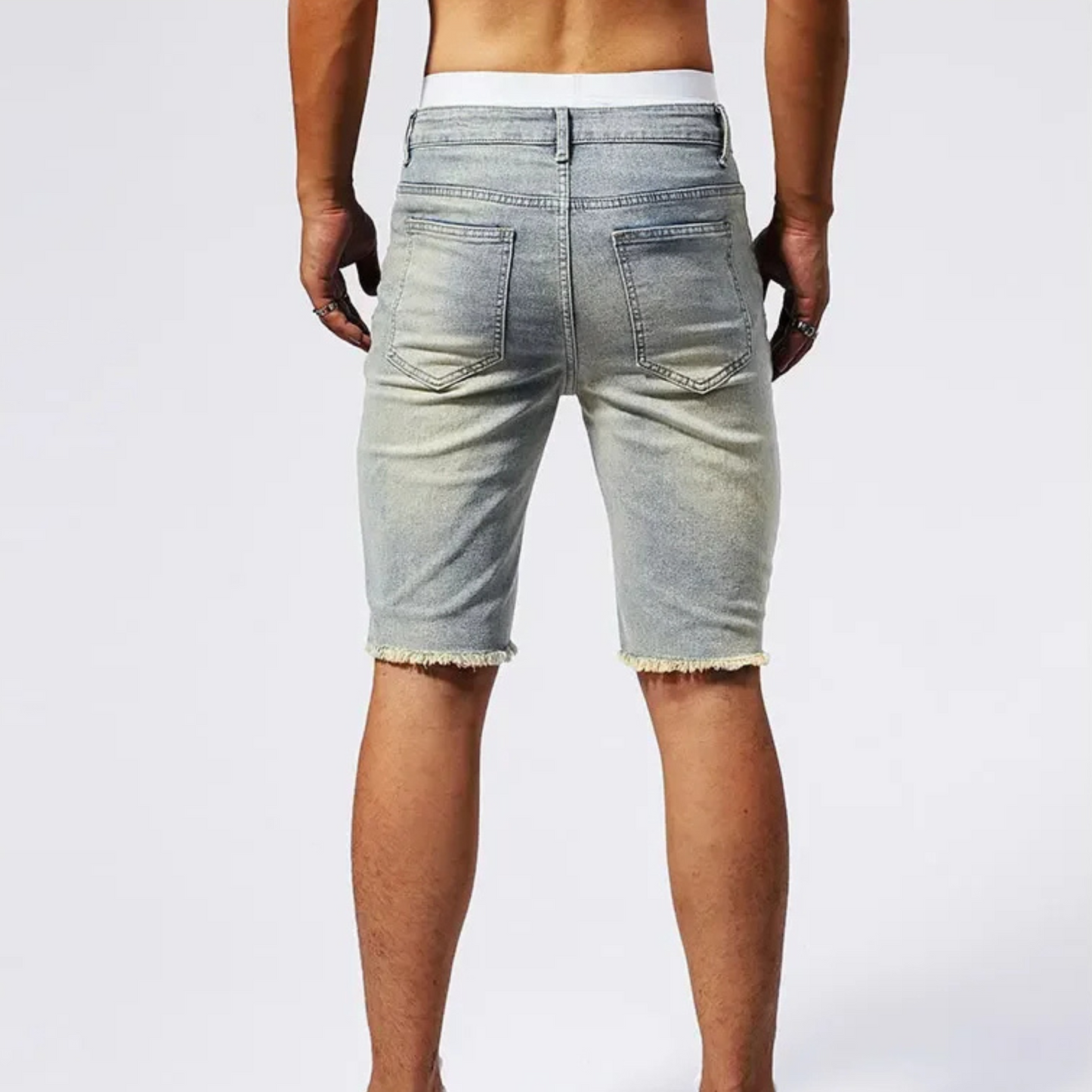 Riot – Distressed-Jeansshorts