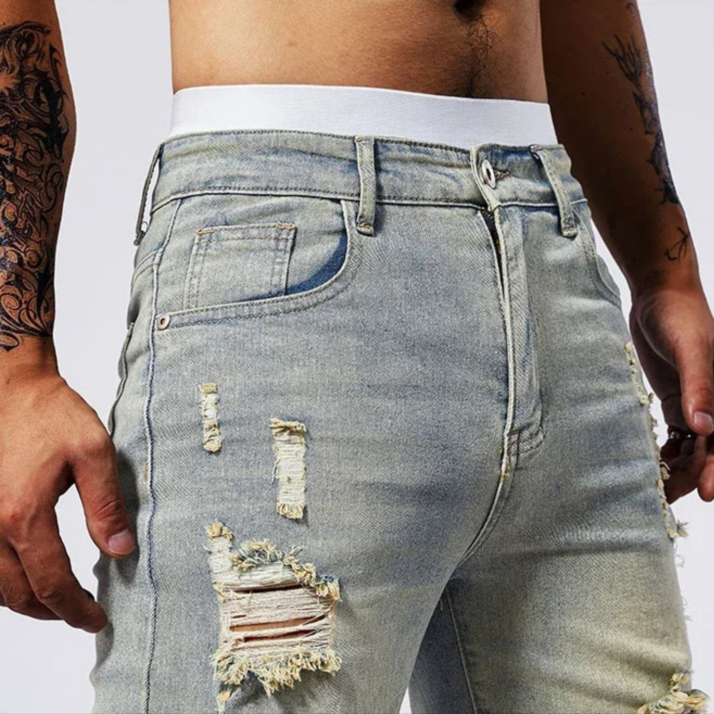 Riot – Distressed-Jeansshorts