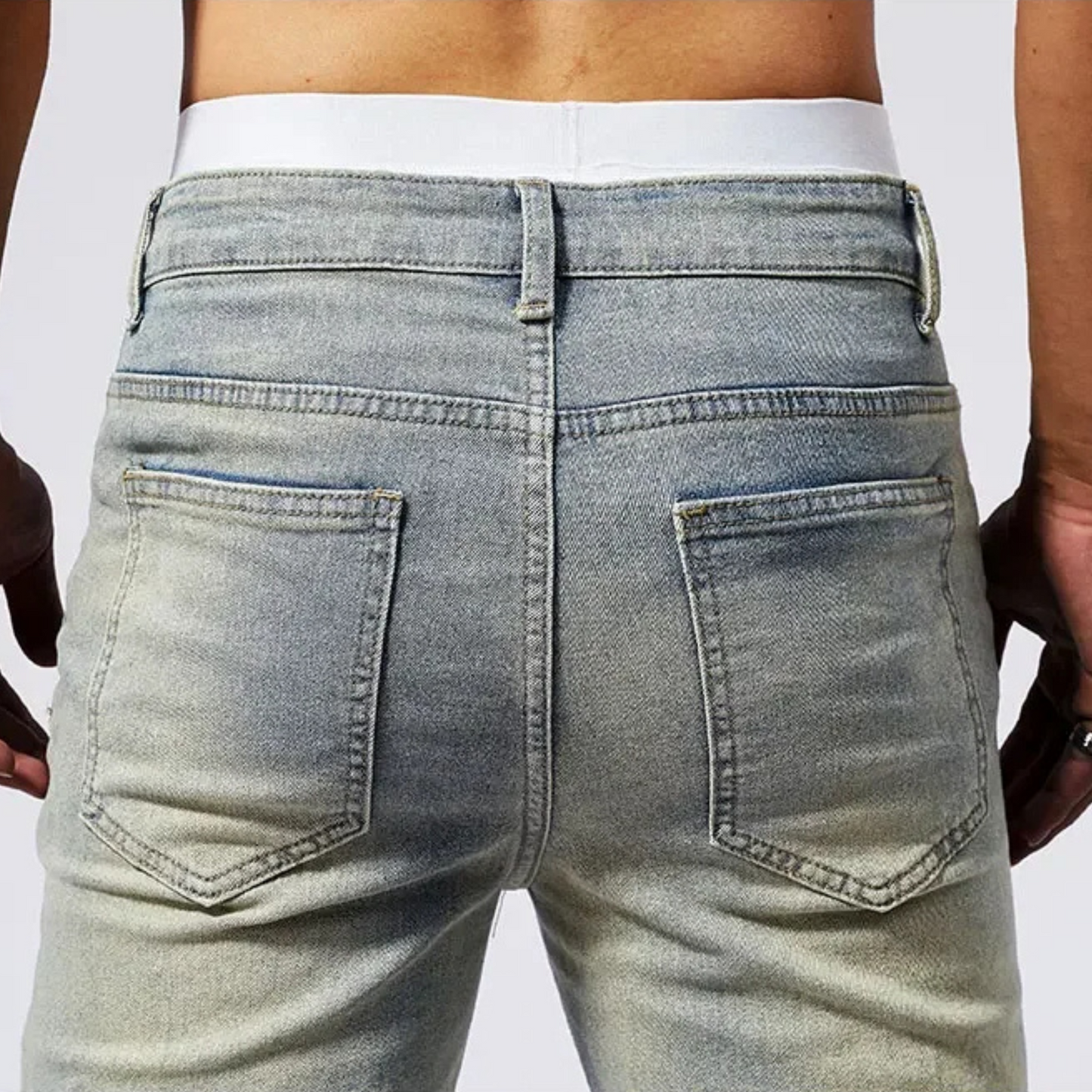 Riot – Distressed-Jeansshorts