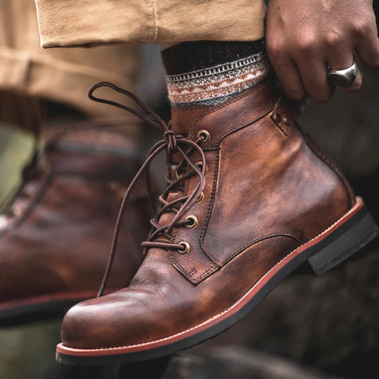 Handgefertigter Lederstiefel von Atlas