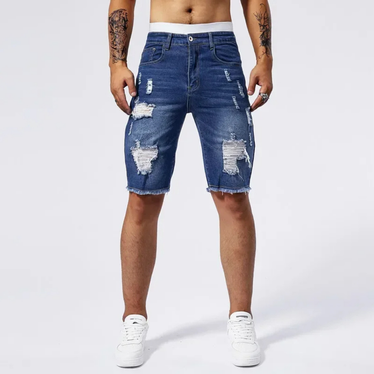Riot – Distressed-Jeansshorts