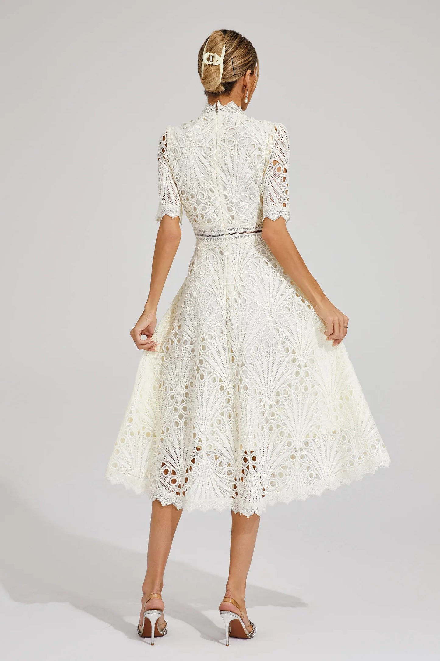 Lisandia Midikleid mit Cut-Outs