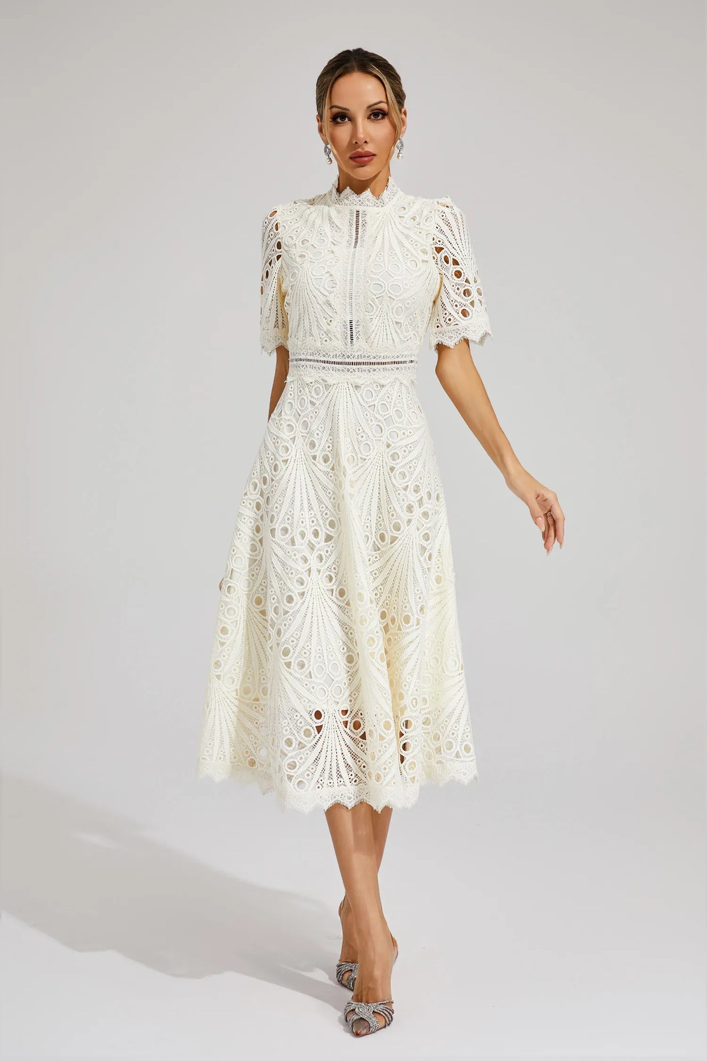 Lisandia Midikleid mit Cut-Outs