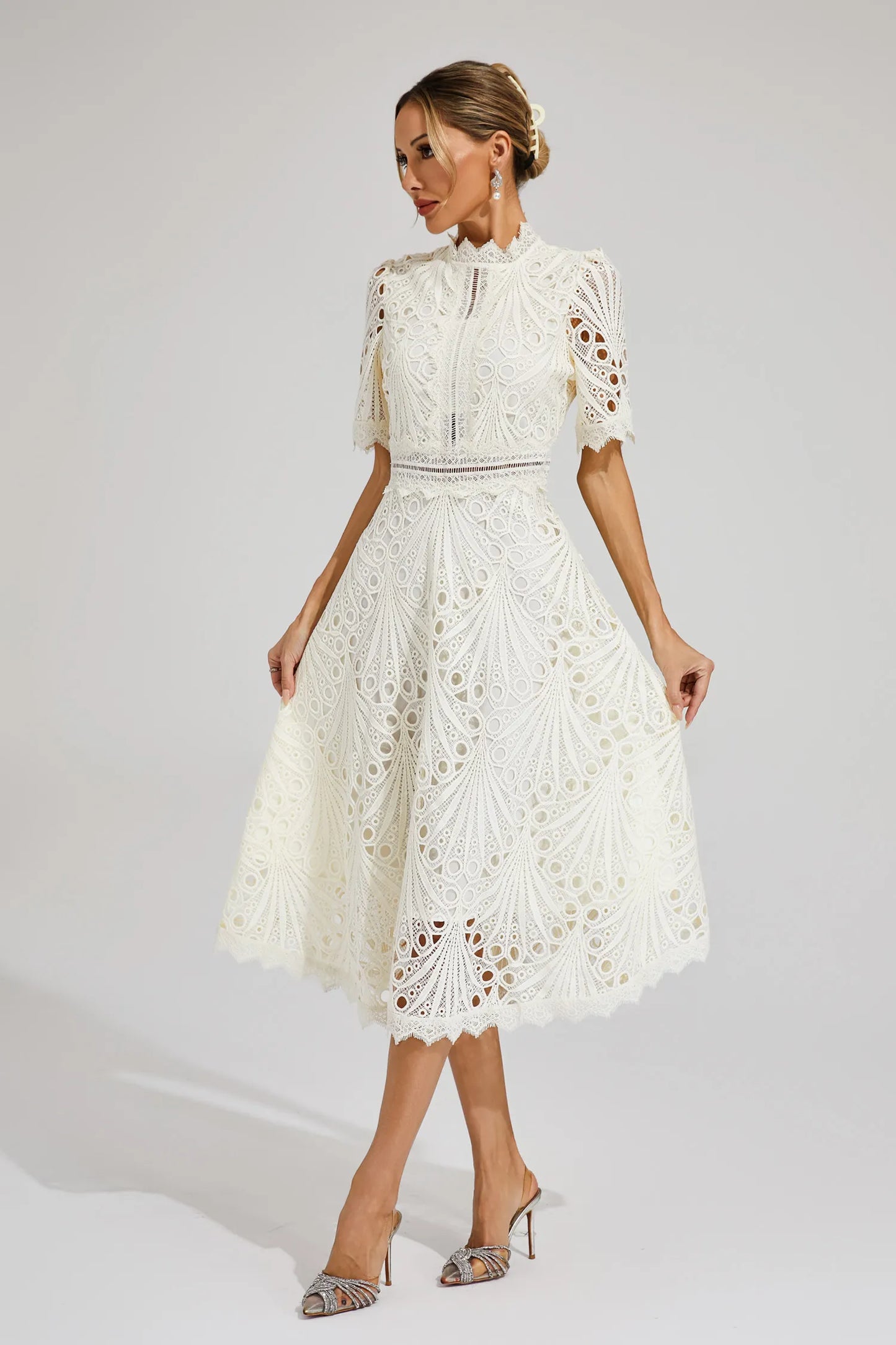 Lisandia Midikleid mit Cut-Outs
