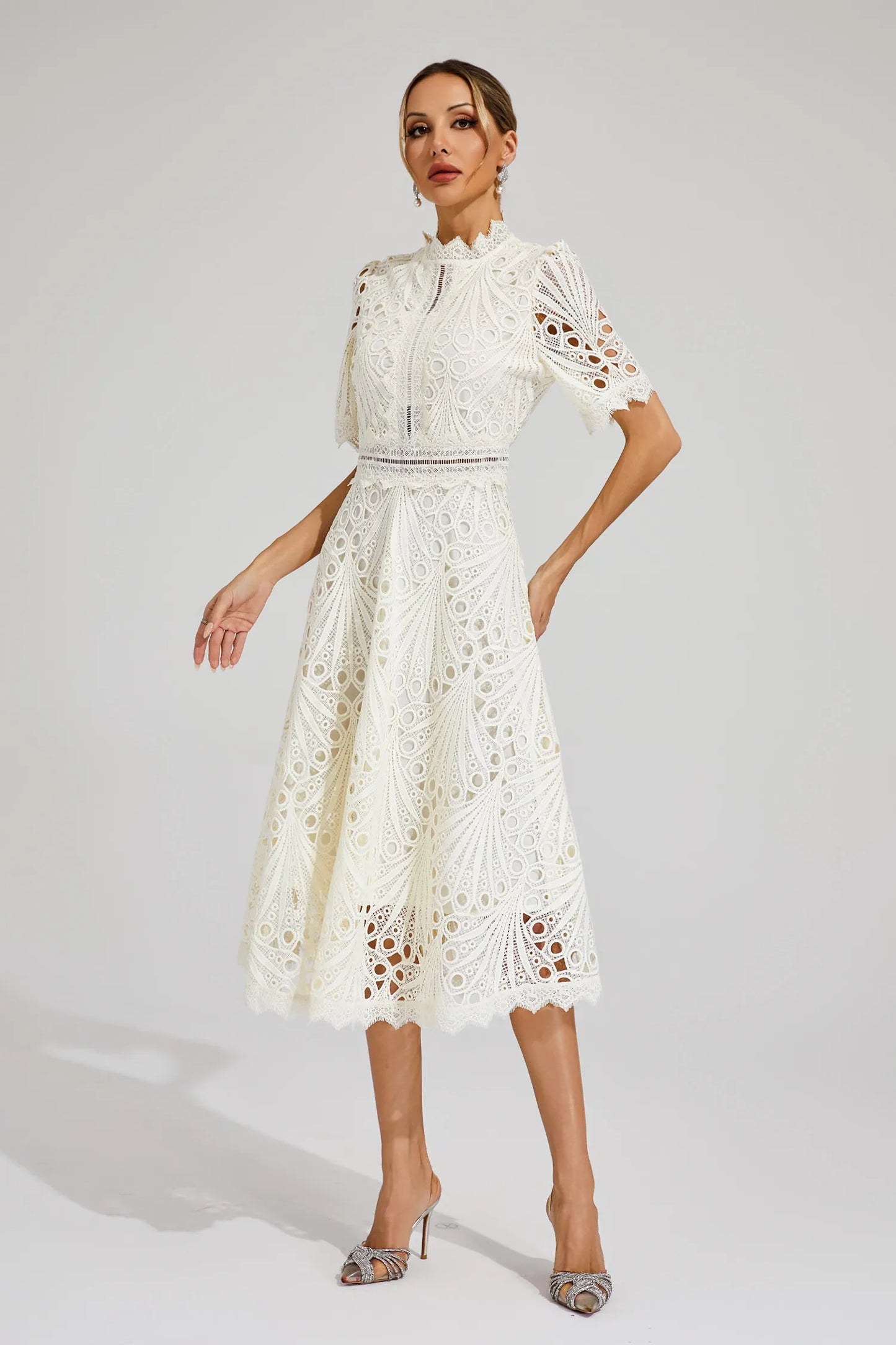 Lisandia Midikleid mit Cut-Outs