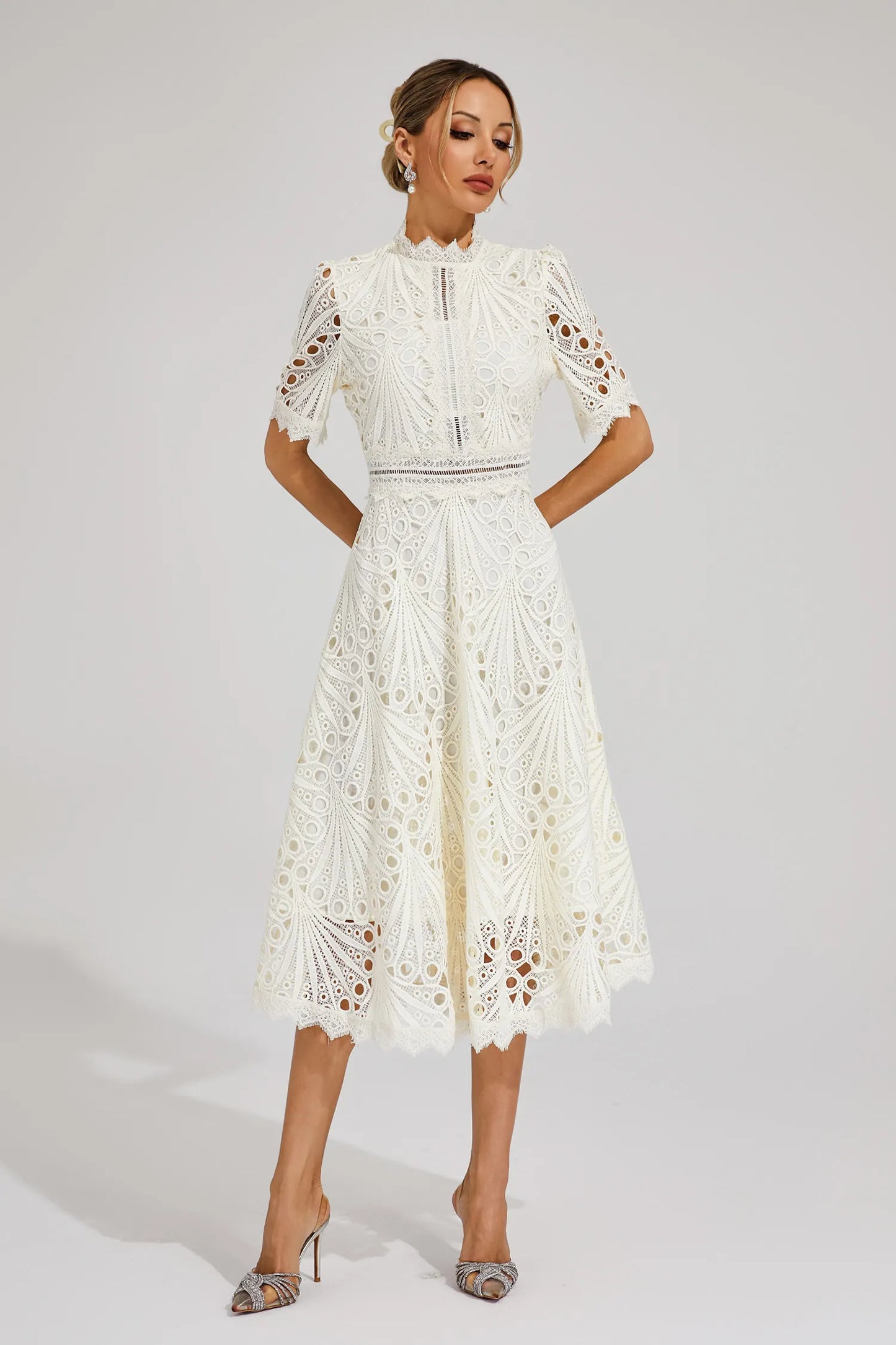 Lisandia Midikleid mit Cut-Outs