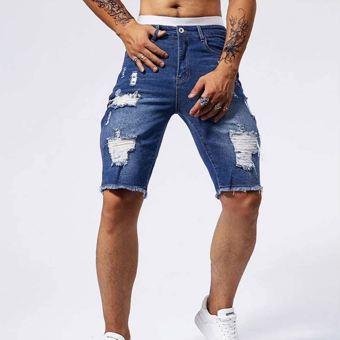Riot – Distressed-Jeansshorts