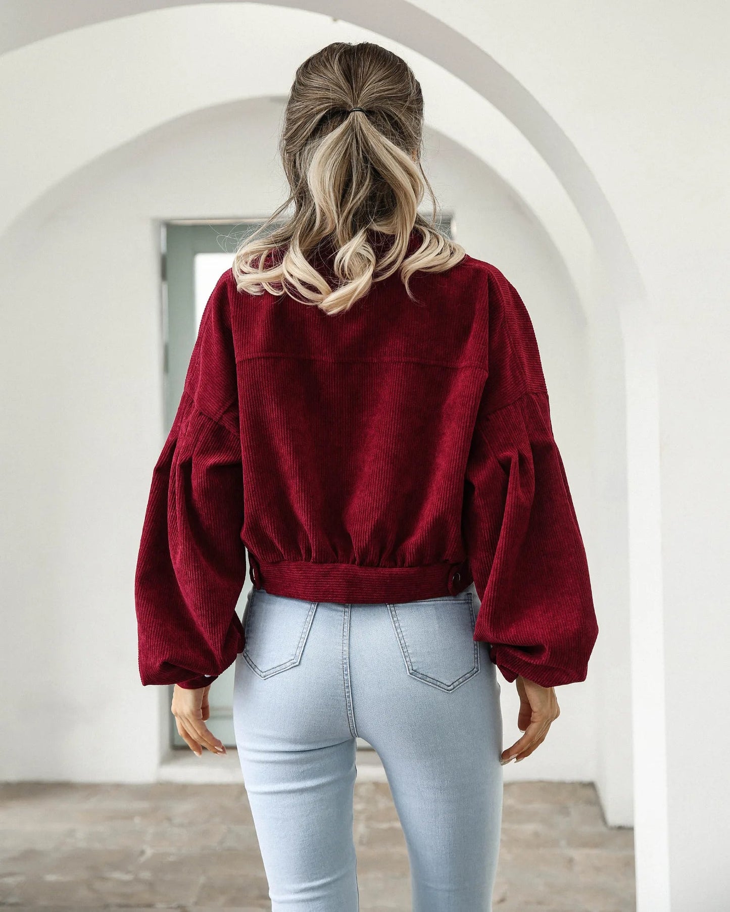 Kurze Jacke aus Velourscord 
