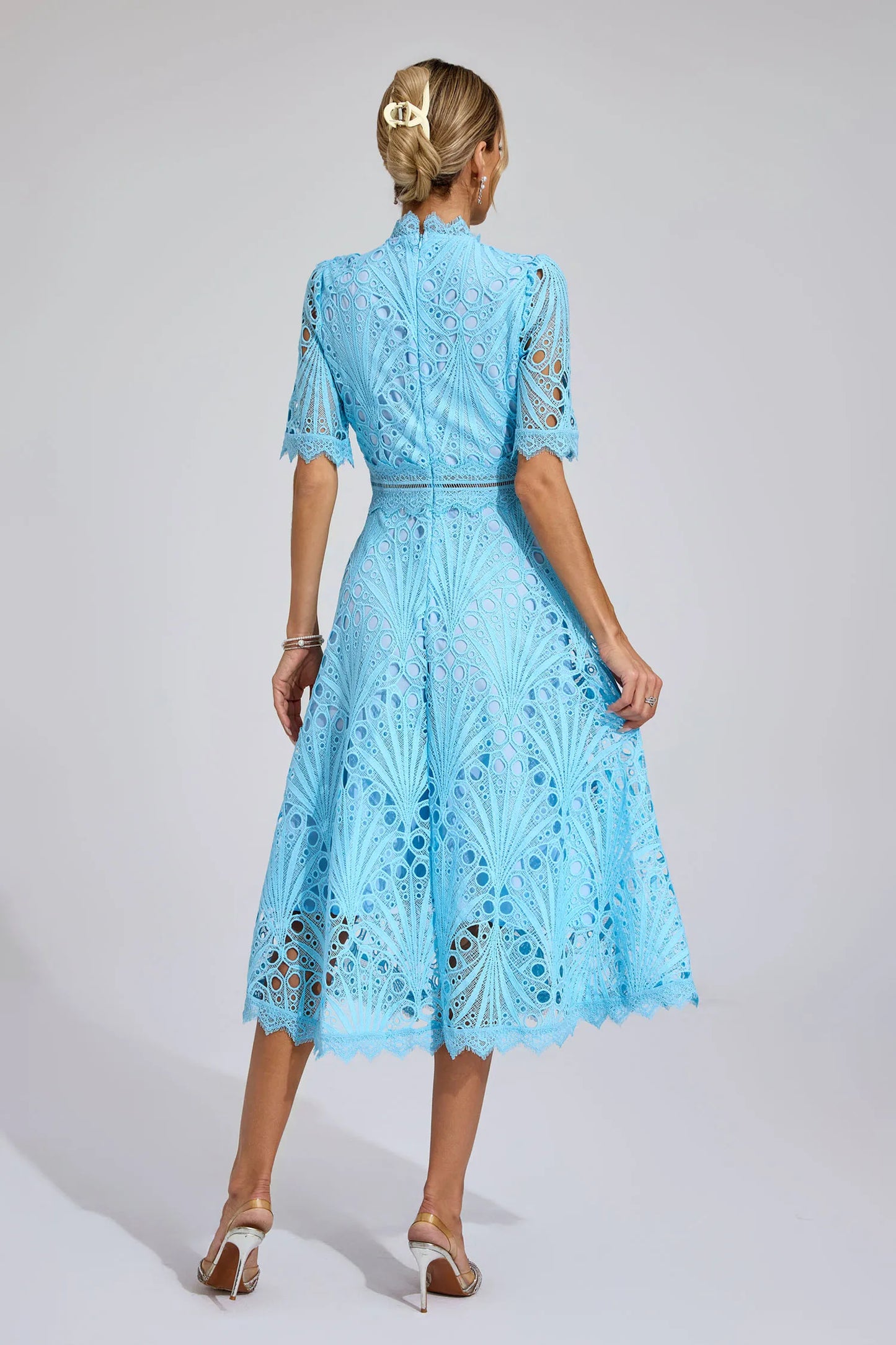 Lisandia Midikleid mit Cut-Outs