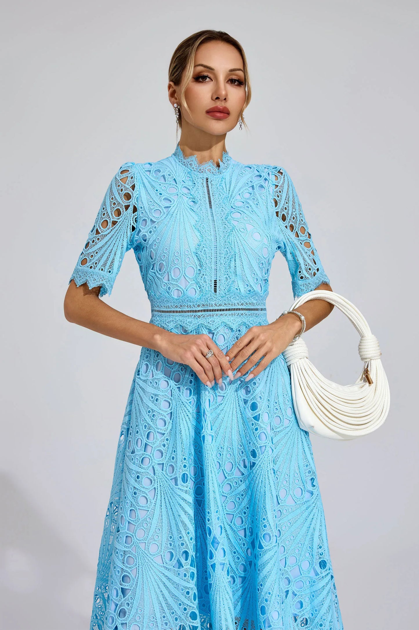 Lisandia Midikleid mit Cut-Outs