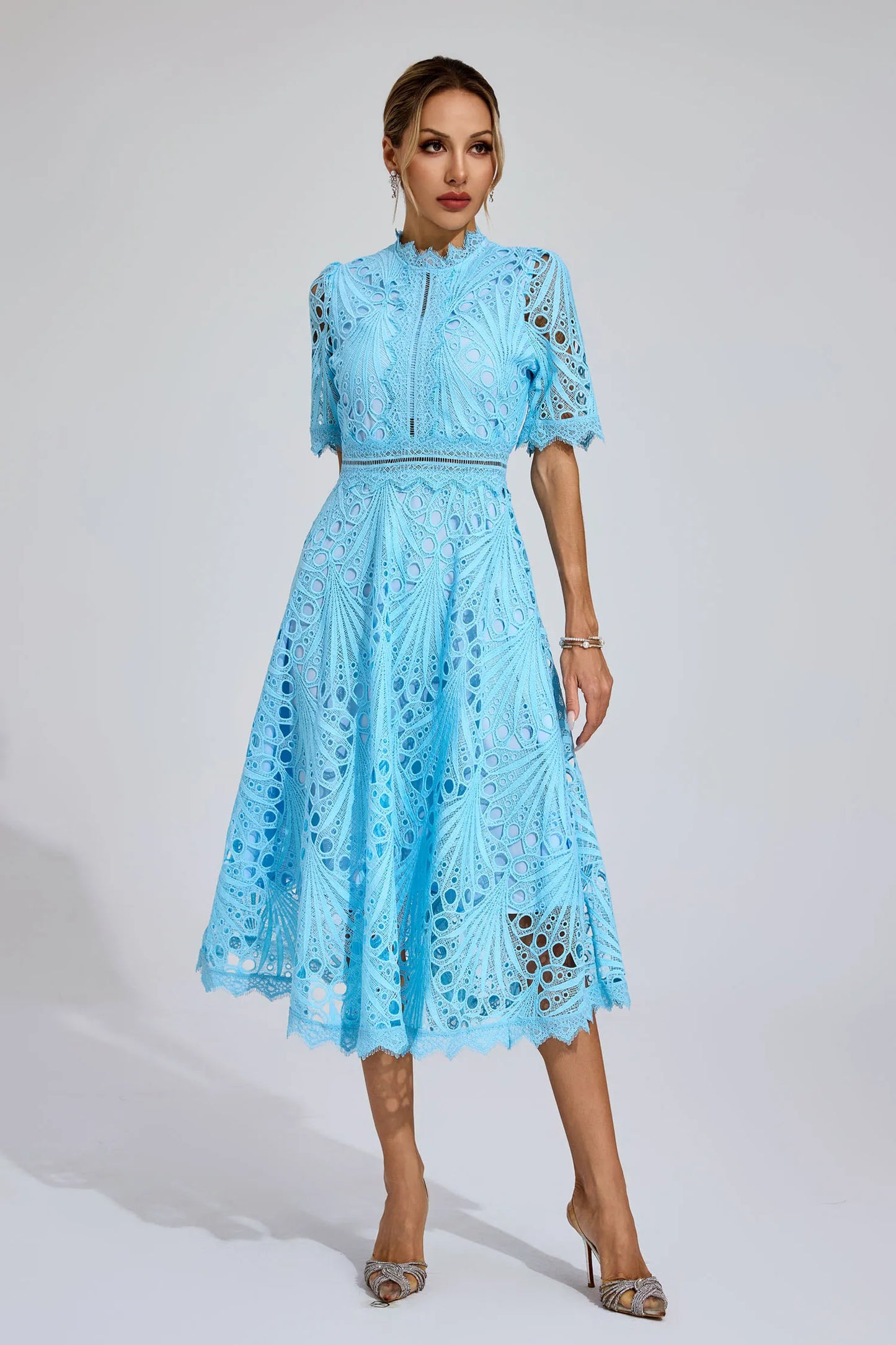 Lisandia Midikleid mit Cut-Outs
