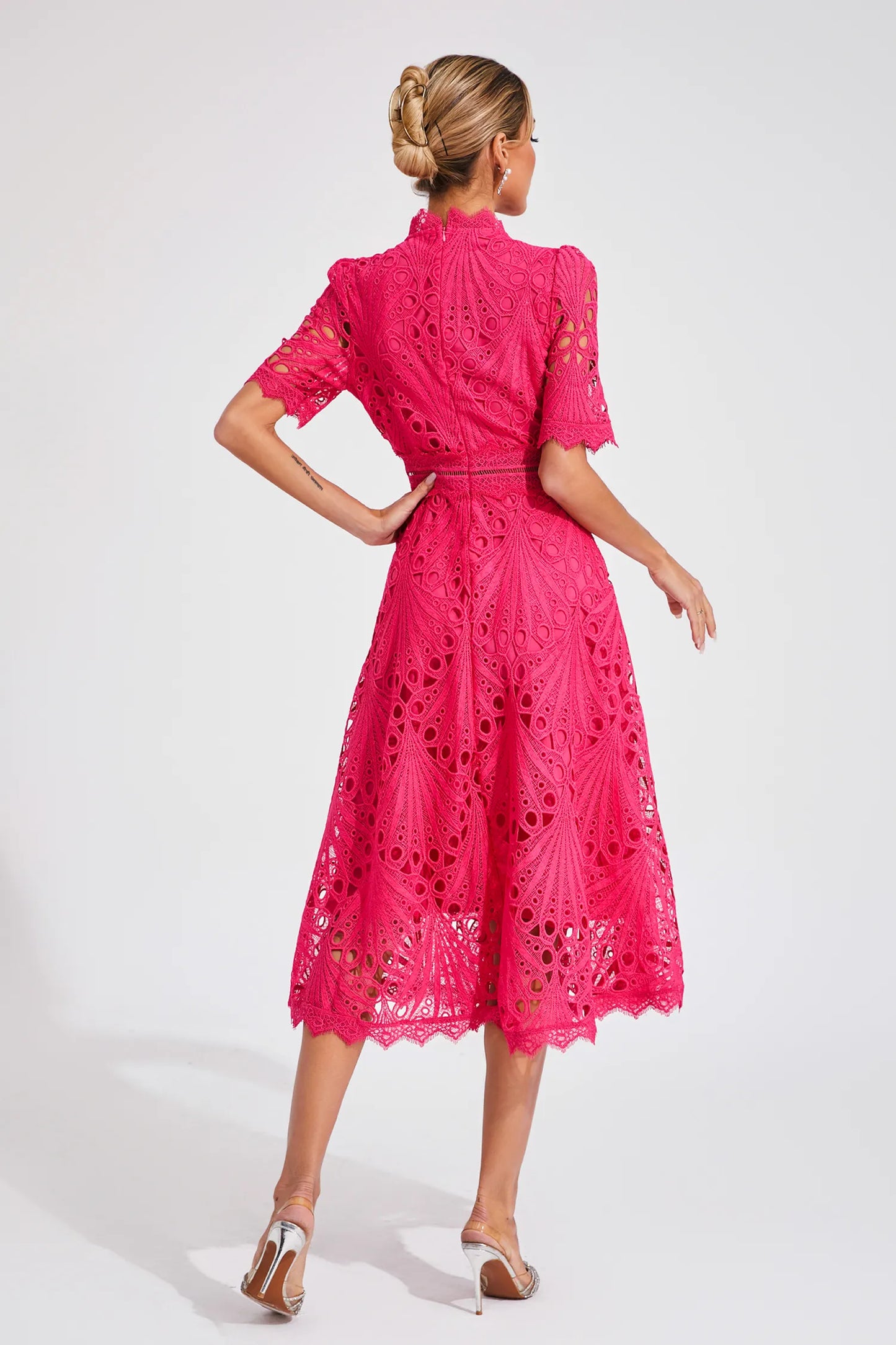 Lisandia Midikleid mit Cut-Outs
